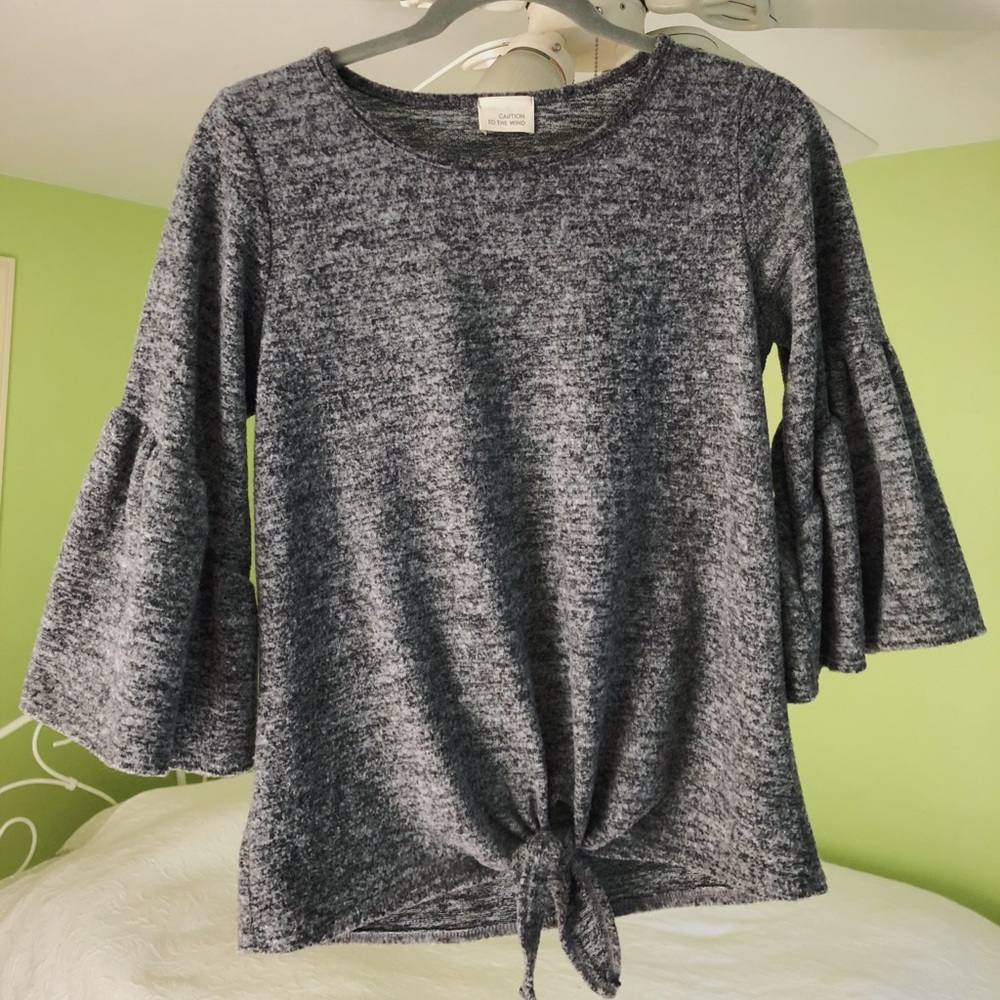 Soft Grey Tie -in-the-Front Top Puffy Sleeves